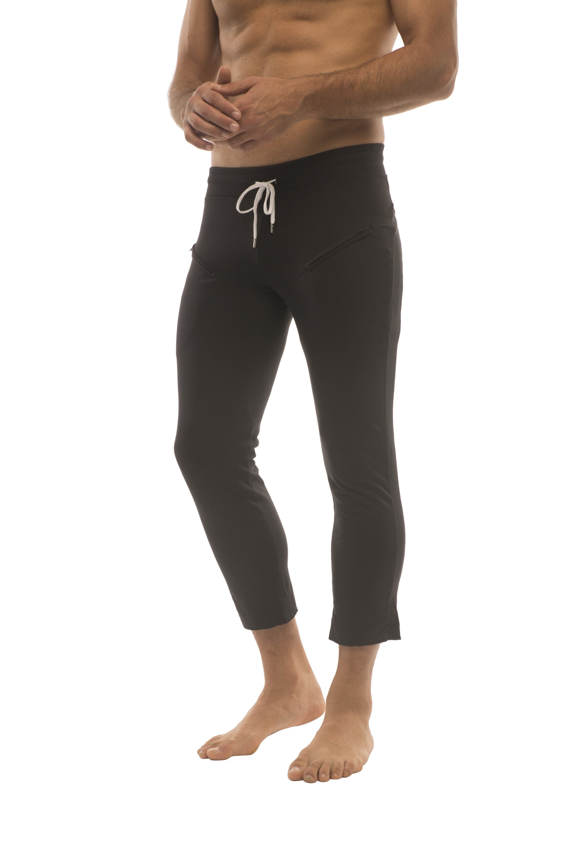 Mens 4/5 Zipper Pocket Capri Yoga Pants (Solid Black)