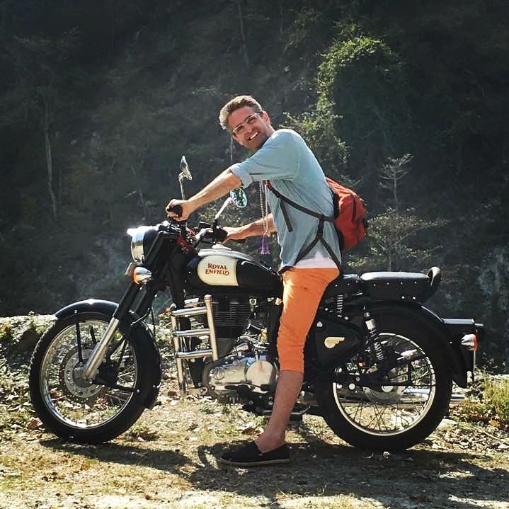 Men’s Joggers vs Yoga Pants for Travel Days and Red-Eye Flights