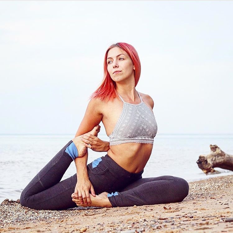Yoga Clothes for Women: Mix-and-Match Outfits for Class, Coffee, and Travel